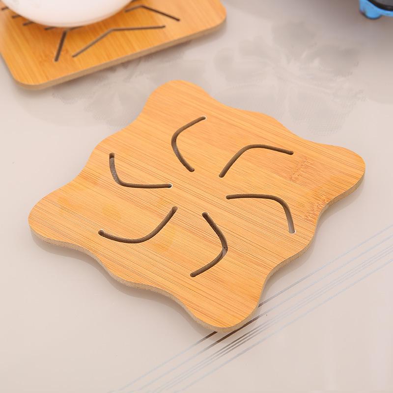 Household Wooden Hollow Coasters Cartoon Animal Anti-scald Non-slip Heat Insulation Mats Home and Decoration Kitchen Utensils