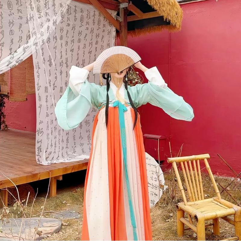 Vintage Antique Folding Fan Bamboo Ribs Carved Hollow Women Gilr Hanfu Cheongsam Performance Dance Fan Summer Portable Hand Fan