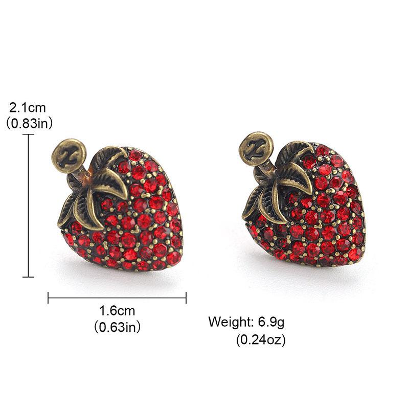

Hot-selling models full of diamonds, red strawberry stud earrings, female design sense, cute, sweet and cool retro earrings, fruit French light luxury