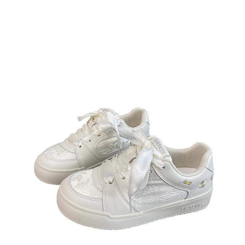 Bread shoes low-top student board shoes children's leather surface spring new niche versatile cream platform white shoes