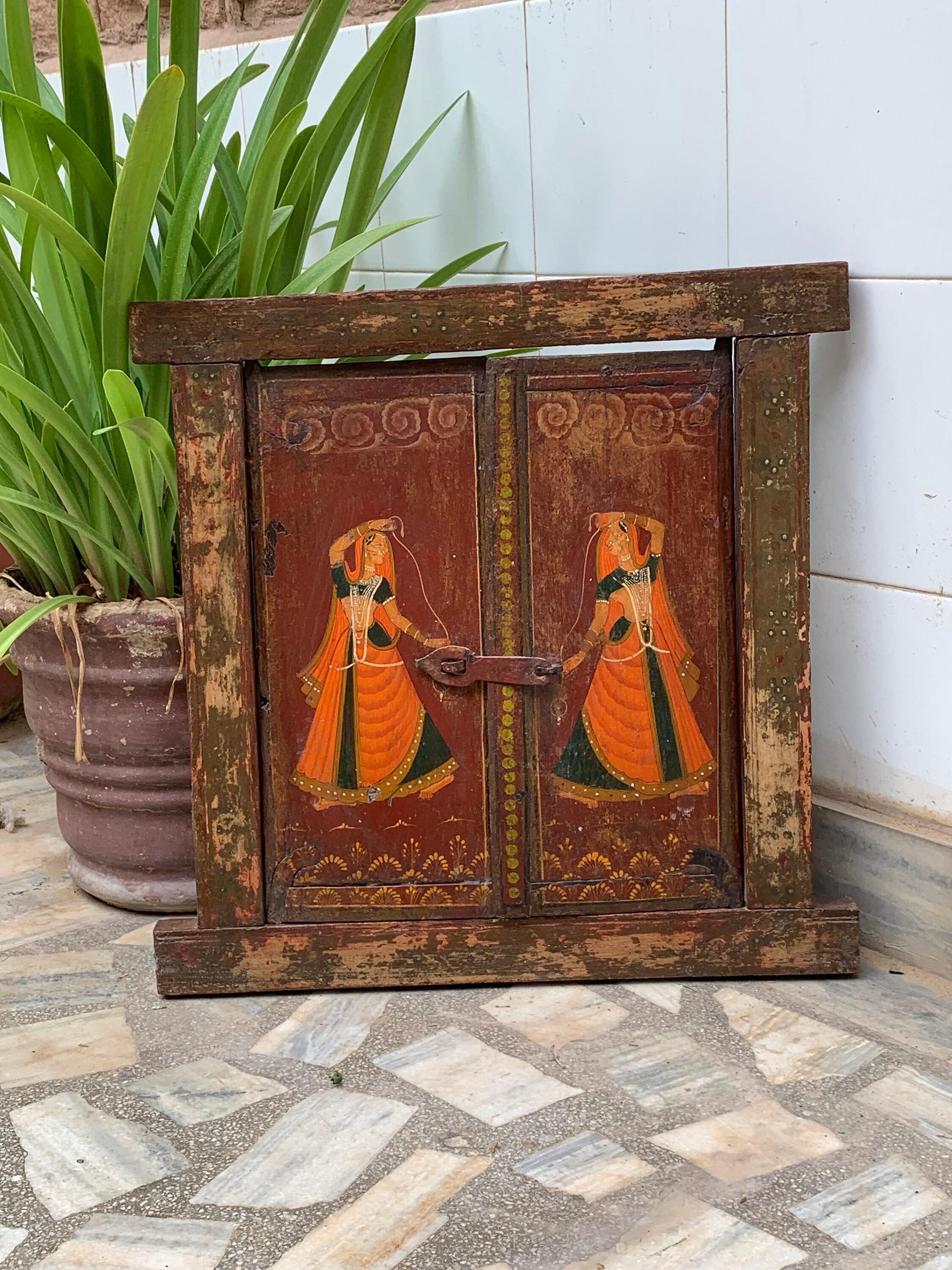 Antique Indian Painted Window Frame: Royal Women Art, Wall Decor разноцветный