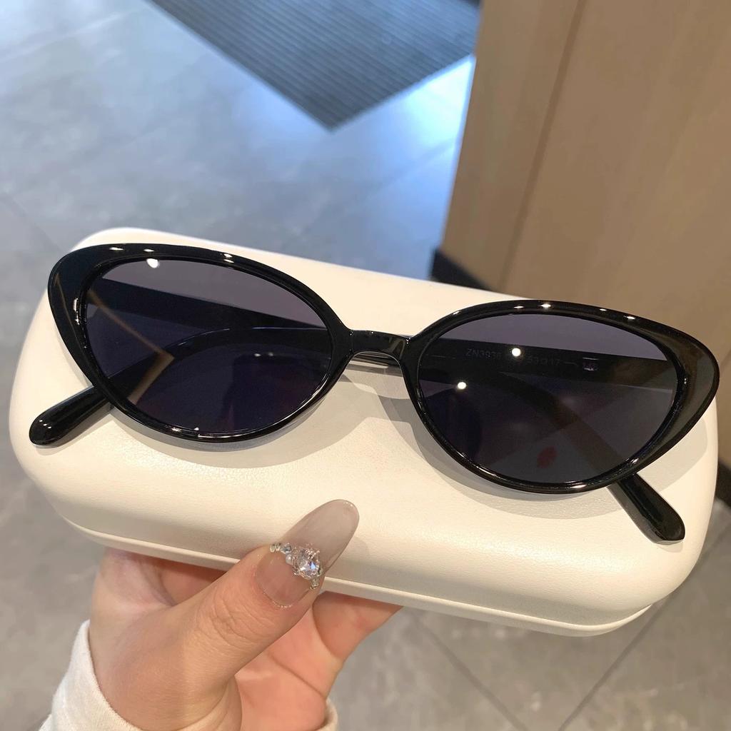 Women's sunglasses, simple small frame cat eye sunglasses.