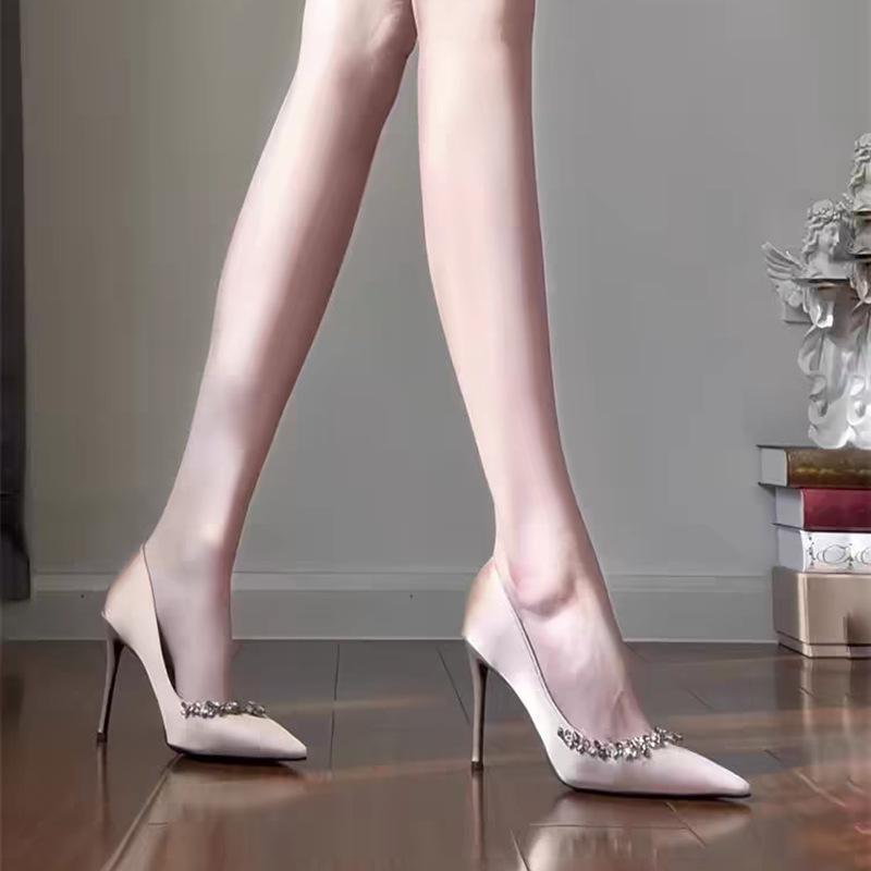 2025 Heißer Verkauf Neue Frühling- und Sommer-High Heel Damen Sandalen Mode Spitzschuh Kristallschuhe Damen Elegant Tanzparty Pumps