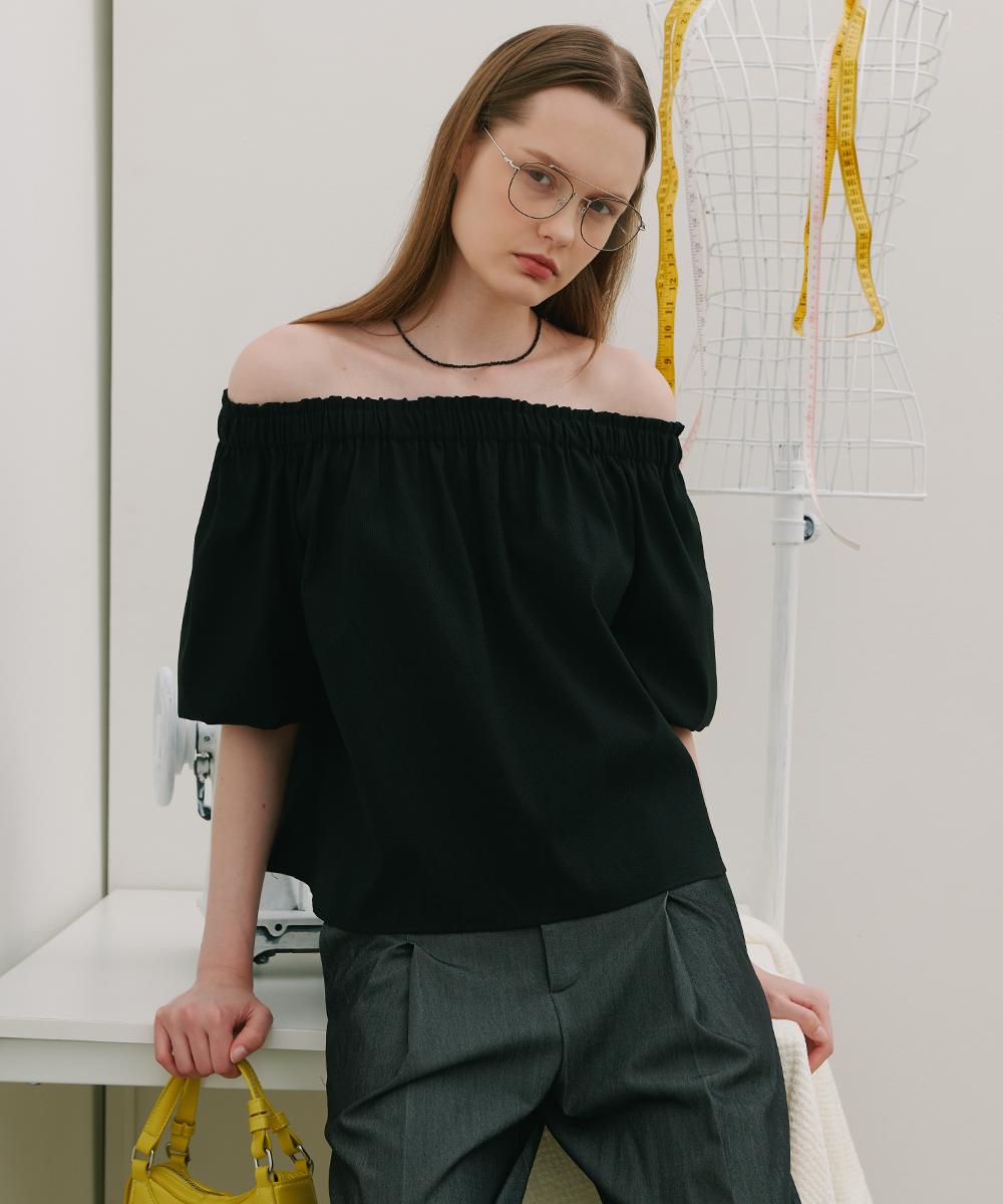 320 Showroom Off-Shoulder Shirred Blouse Black One Size