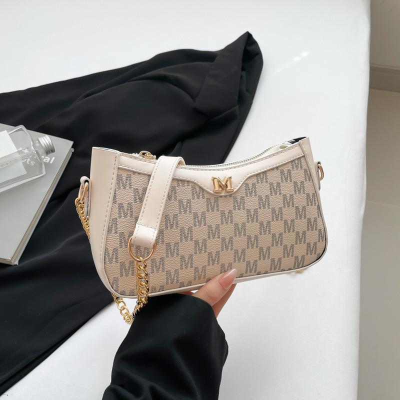 Super Fire Small Bag Women's 2025 New Trendy European and American Simple Letter Shoulder Bag Texture Commuter Small Square Bag Niche