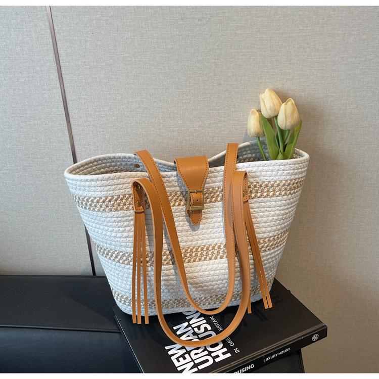 

Straw bag, portable large-capacity three-dimensional flower-shaped retro tote bag, woven bag, shoulder women s bag, beach bag. покинуть белый