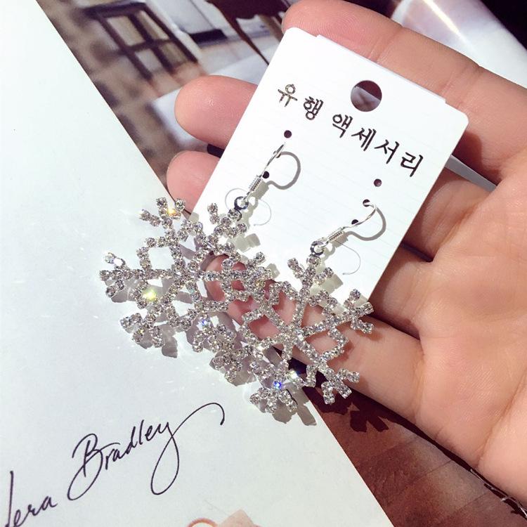 Korean Zircon Snowflake Stud Earrings: Romantic, Simple & Retro Style for Women