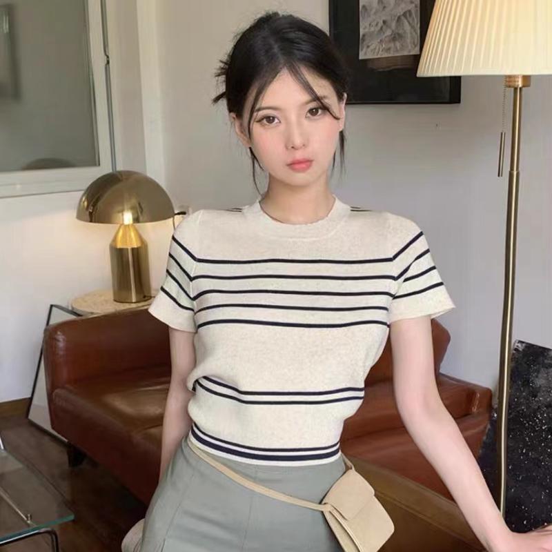 

Женская летняя простая трикотажная футболка с круглым вырезом в полоску контрастного цвета, повседневный темпераментный универсальный укороченный топ One Size