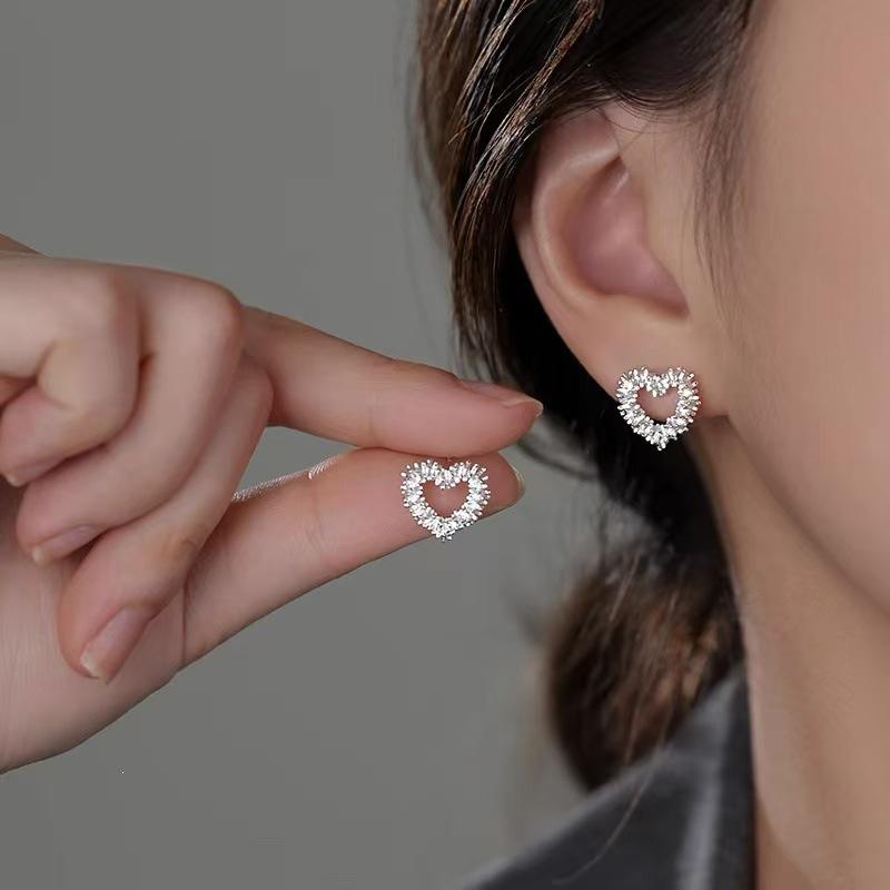 2024 Hot-Selling Love Heart Stud Earrings: 925 Sterling Silver, Light Luxury, Crushed Silver Design for High-End Elegance