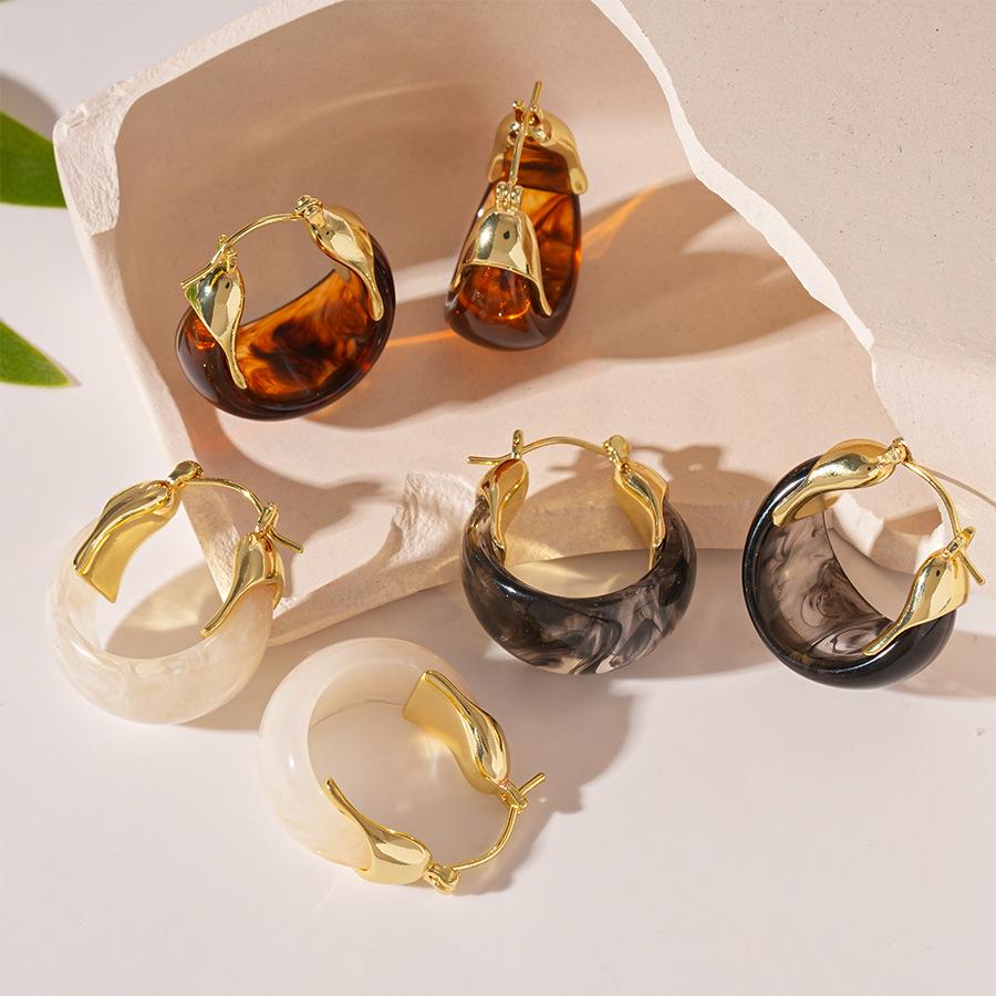 European And American Retro Brown Resin Letter U-shaped Geometric Hoop Earrings For Women Fashion Simple Metal Jewelry Gifts