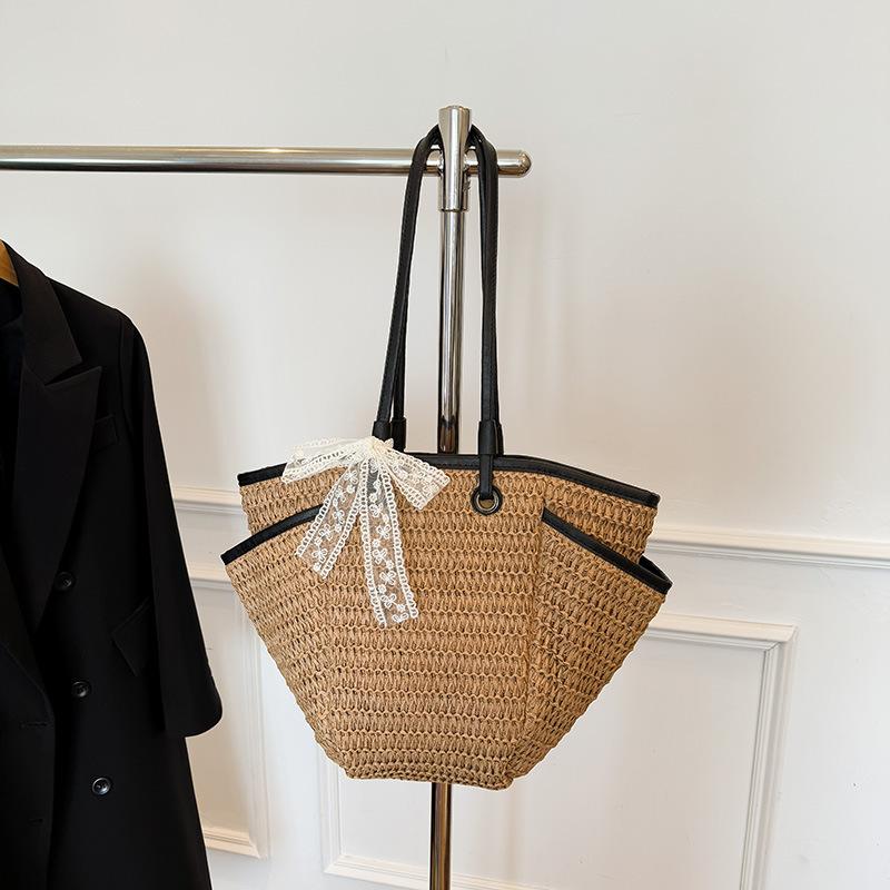 New Simple Fashion Large Capacity Straw Bag 2025 Spring One-shoulder Niche Design Women's Bag Casual Bucket Bag