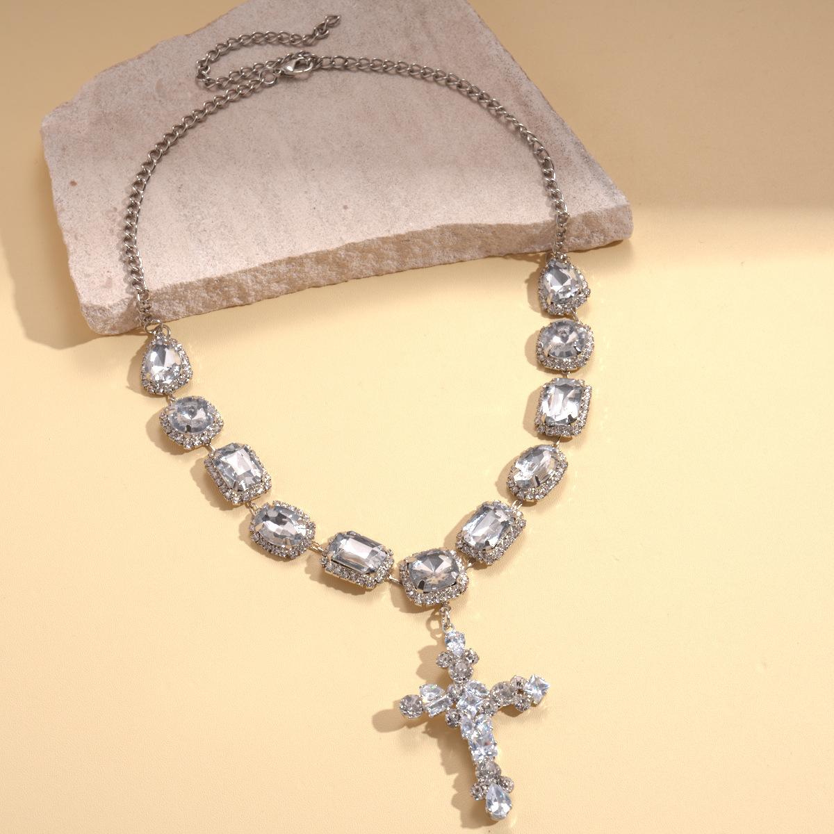 

Diamond Resin Geometric Cross Adjustable Pendant Sweater Chain Stylish Exquisite Light Luxury Necklace