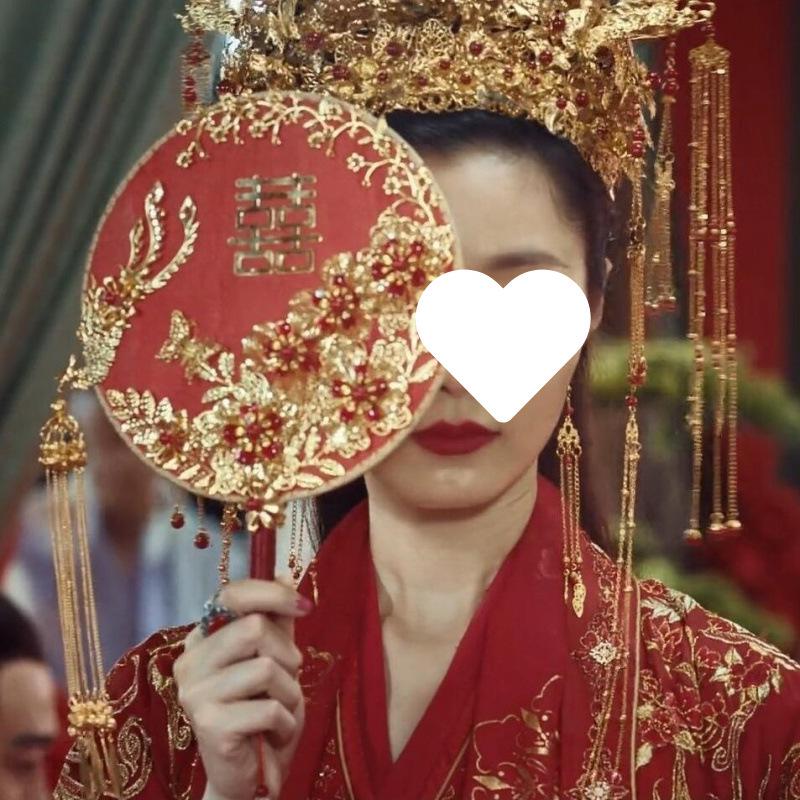 Red Ancient Style Chinese Wedding Fan: Bride's Bouquet & Blessing