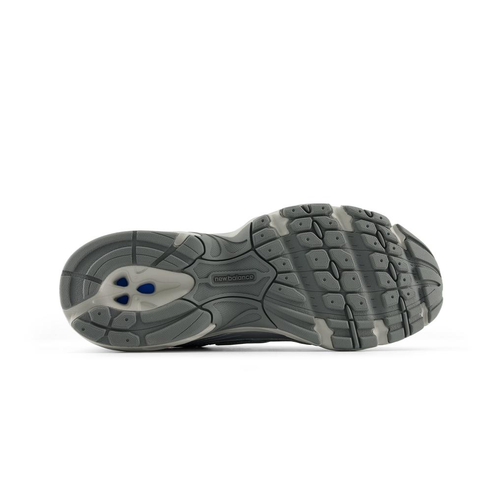 New Balance NB 740 Chunky Sneakers Unisex Silver Gray