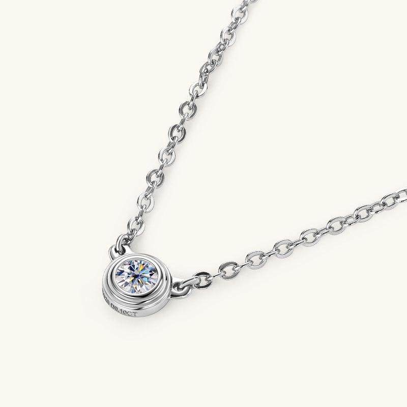 Silvere Glam A Fashionable and Simple Moissanite Pendant with a Niche Design Sense and a Small Flying Saucer Necklace