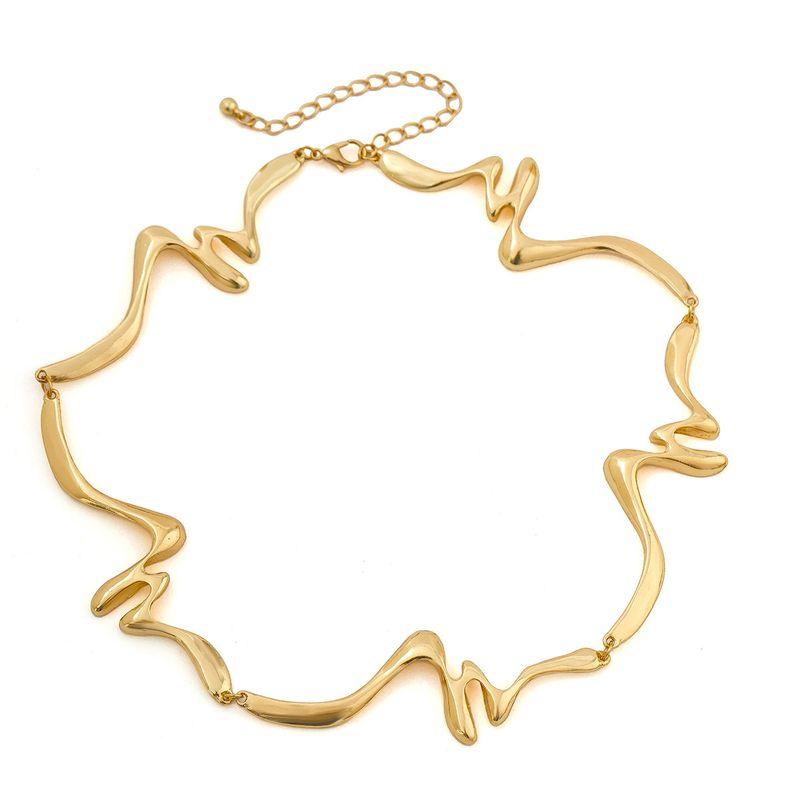 

Irregular W-Shaped Metal Choker for Women, European and American Winter Trendy Niche Design, Internet Celebrity Style, Travel Photo Accessories Gold