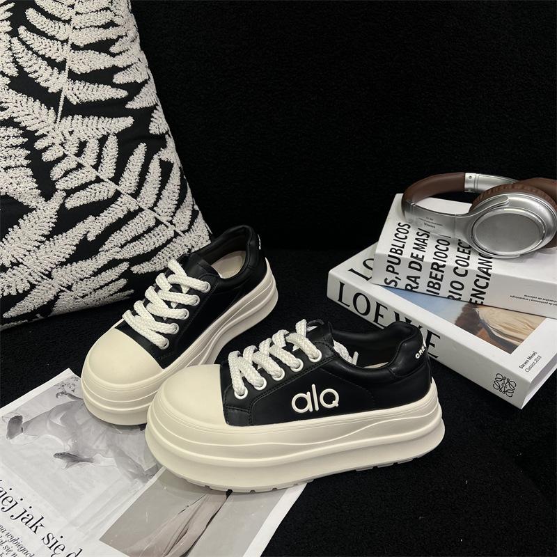 Leather big head ugly cute bread shoes 2025 autumn new small casual height increase versatile muffin board shoes