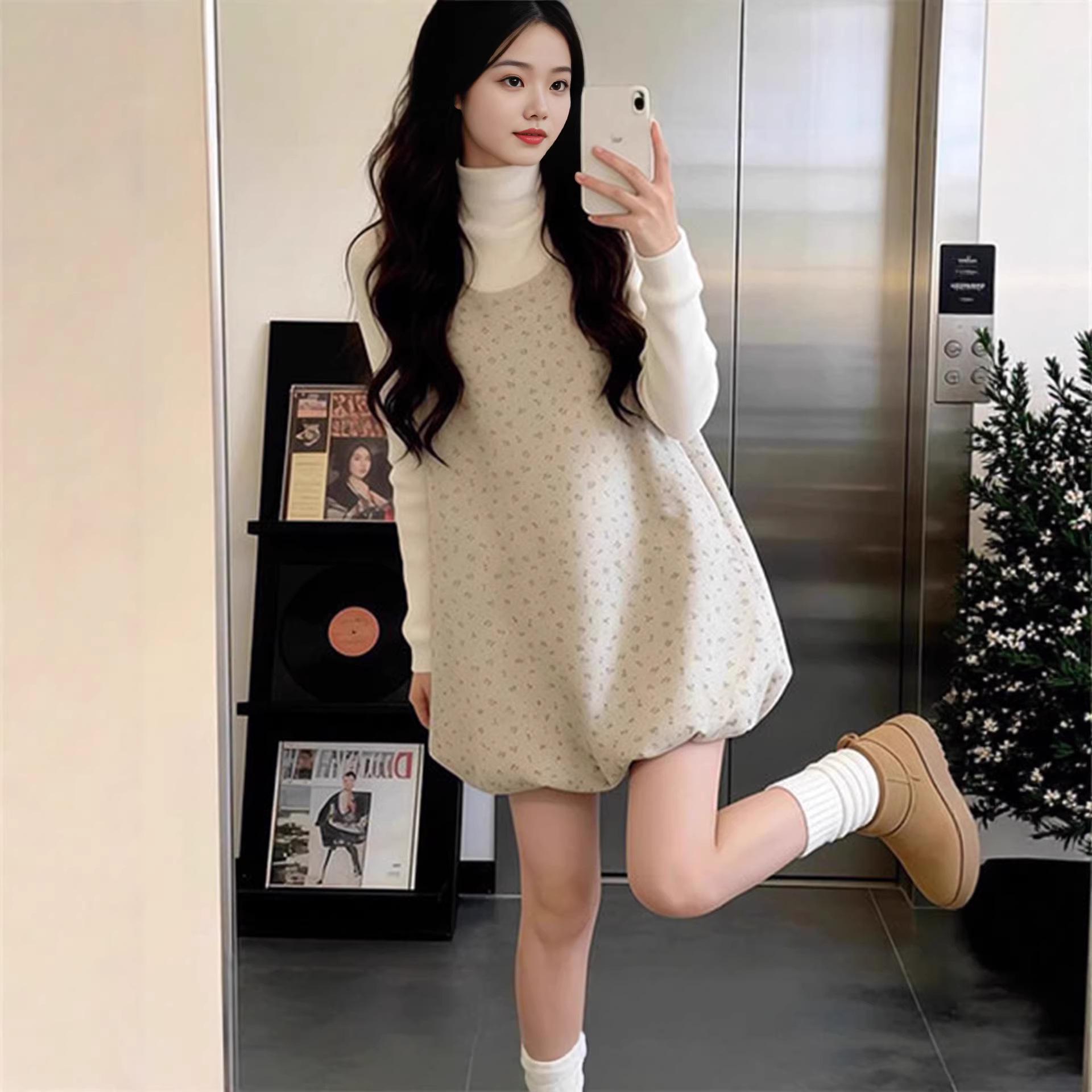 French Style Petite Floral Sleeveless Camisole Dress for Women - U-Neck, Layered Design, Perfect for Autumn and Spring. XL