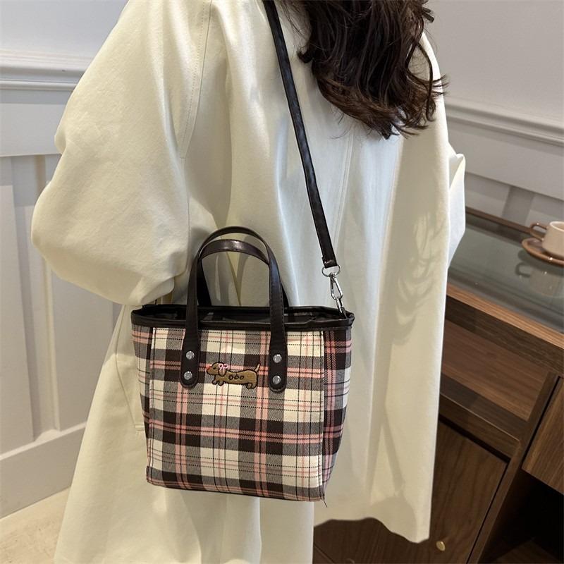 Niche Design Hand Carry Fashion Casual Bucket Bag New Beautiful Fashion Shoulder Bag Messenger Bag Basket