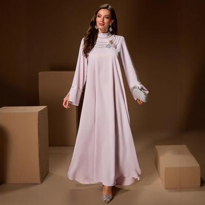 Elegantes langärmeliges muslimisches Kleid mit handbestickten Strasssteinen
