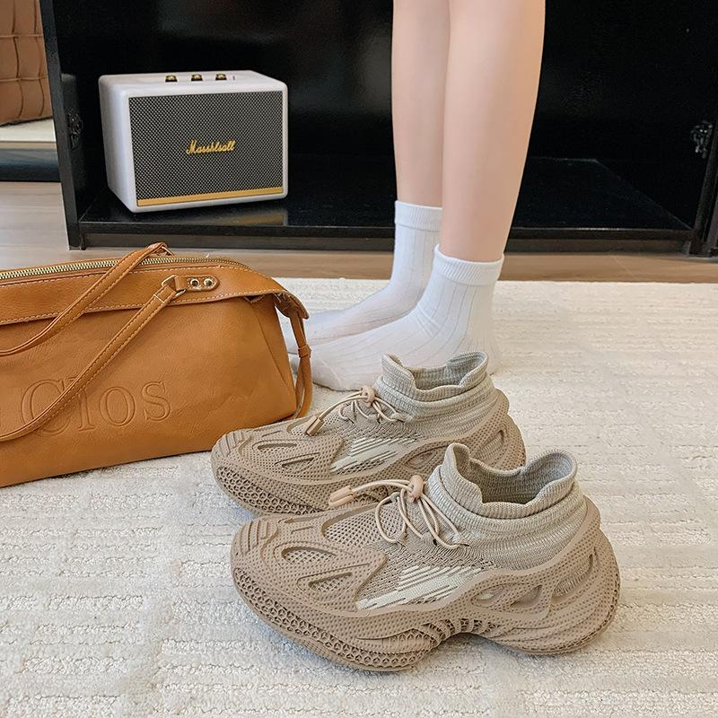 Couple socks shoes women's summer new thick-soled fly-woven sports and leisure shoes one-pedal men's running shoes