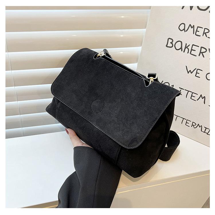 

Niche design bag women s new large-capacity shoulder bag texture matte envelope bag retro fashion messenger bag tide чёрный