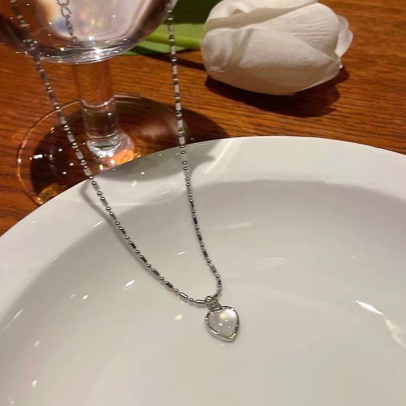 Gentle Cat's Eye Love Pendant Necklace Female Sweet Cool Style Simple Neck Chain Accessories New Versatile Collarbone Chain