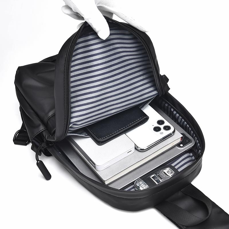 1 stk Herremote Trend Brystveske, Stor Kapasitet Crossbody-veske, Flerlags Oppbevaringsveske, Veldig Egnet for Gå Ut, Reise, Daglig Bruk
