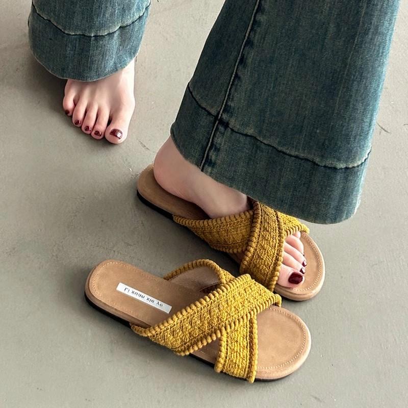 

2025 summer new flat-bottomed versatile slippers outer wear cross one-word slippers soft bottom cloth surface casual women s cool slippers 35 чорний