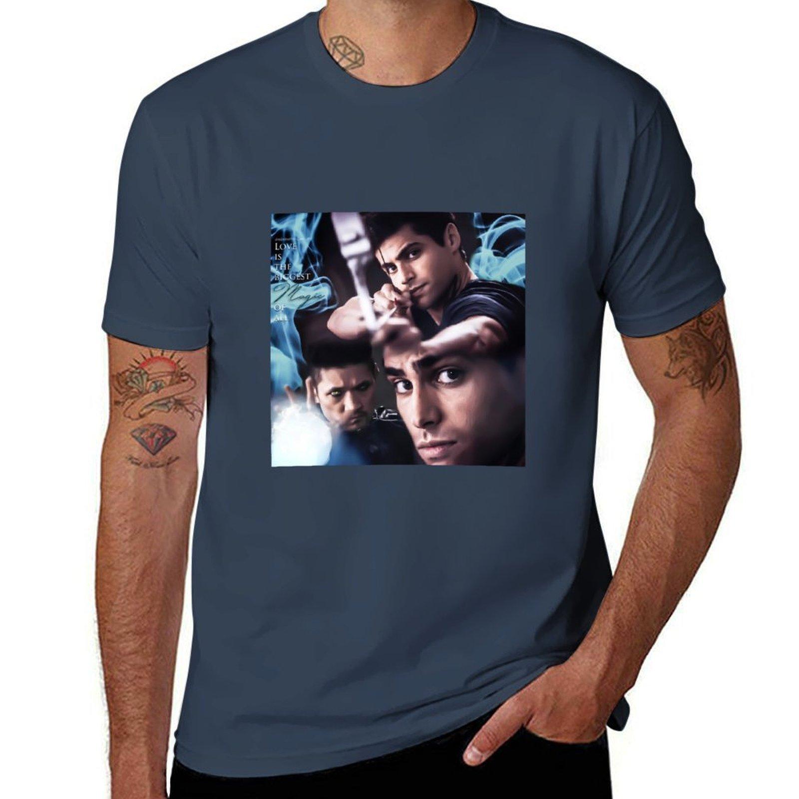 Malec opening season 2 TShirt Lightweight Basic Short Sleeve Shirt S