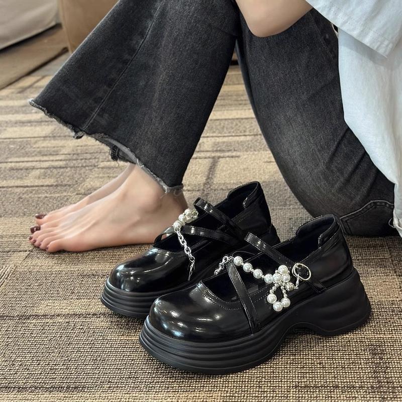 Fashion Thick soled pearl chain versatile small leather shoes spring autumn new styles simple versatile comfortable women's shoes