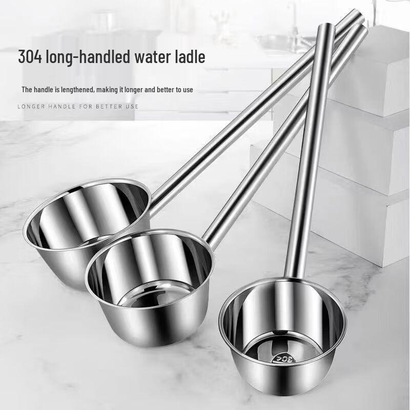 Kelle aus Edelstahl mit langem Griff für die Gastronomie