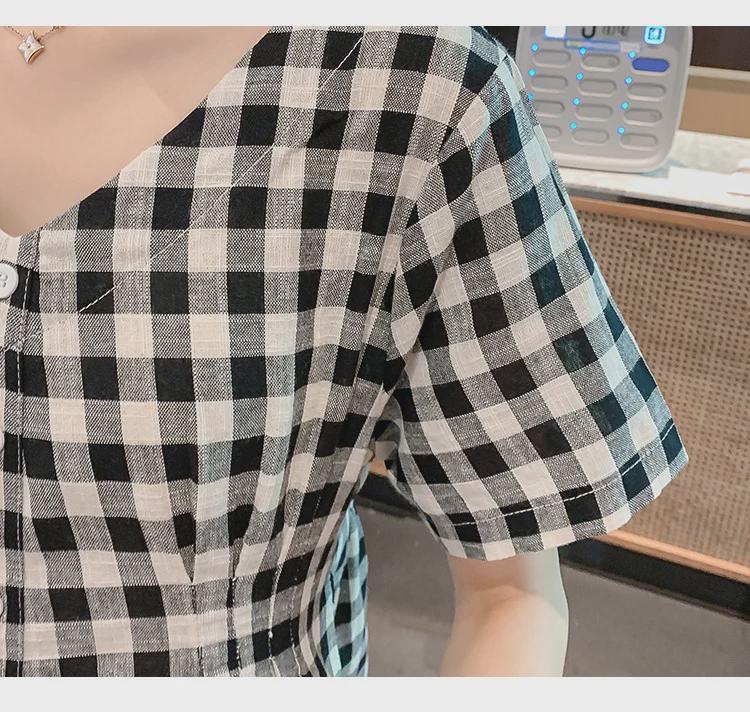 2023 Neues koreanisches Umstandskleid mit V-Ausschnitt und Karomuster – mittellang, kurzärmelig, lockere Passform