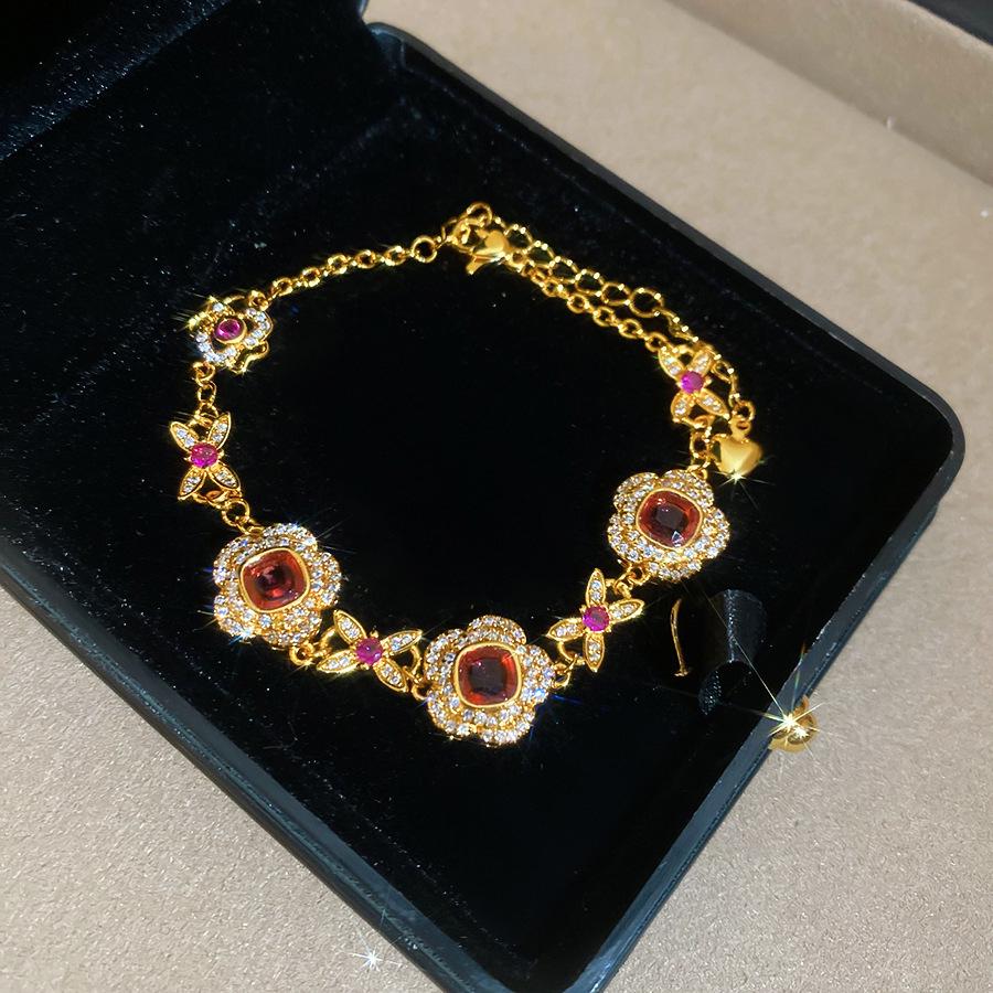 24K Gold-Plated Zircon Flower Bracelet: Luxurious Vintage Court-Style Bangle