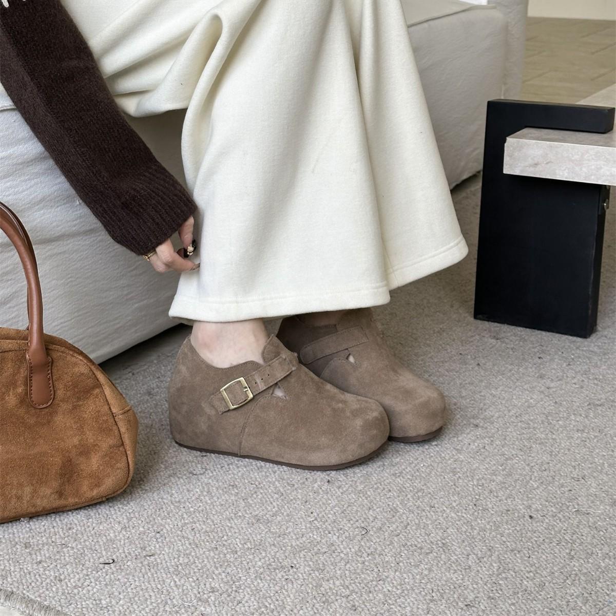 

2025 новые туфли-лодочки с круглым носком из матовой кожи на скрытой танкетке, универсальные для работы, с ремешком и пряжкой, женские утепленные туфли Boken 40 верблюд