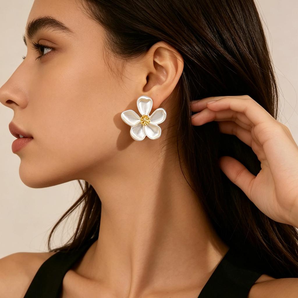 European and American Vintage Fashion Niche Versatile Silver Flower Stud Earrings Women's Xiaoqing Fresh Style High-end Earrings