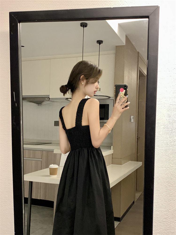 Petite 2024 French Square Neck Suspender Dress: Summer Waist-Cinching, Slimming, Niche Design for Women’s Elegant Style.