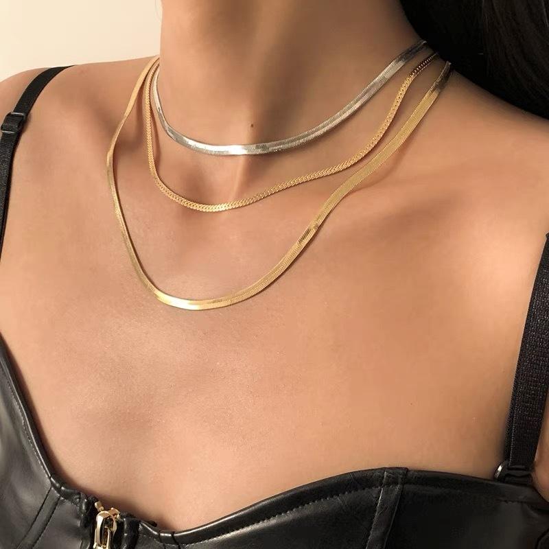 Schickes Damen Schlangenkette Halskette, Flache Fischgräten Glieder Choker, Edelstahl Metall Mehrschichtig Elegant Minimalistisch Halskette
