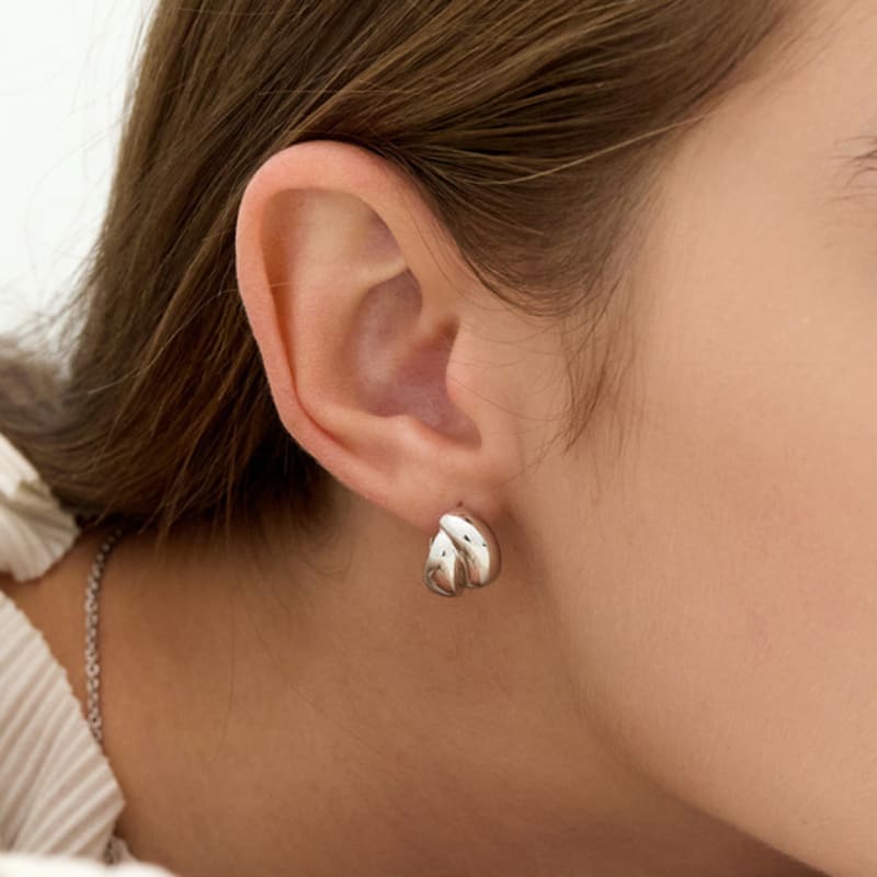 

hyeres-lor Plump Twist Silver (W) One-Touch Earrings S HL6E59627W9XXX