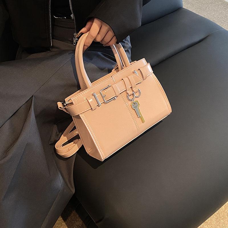 High-end small bag women's new retro versatile messenger bag fashionable portable work small bag messenger bag