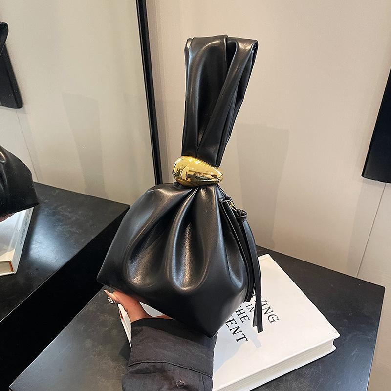 Niche retro pleated design handbag women's 2026 early autumn simple and versatile mini hand carry cloud bag