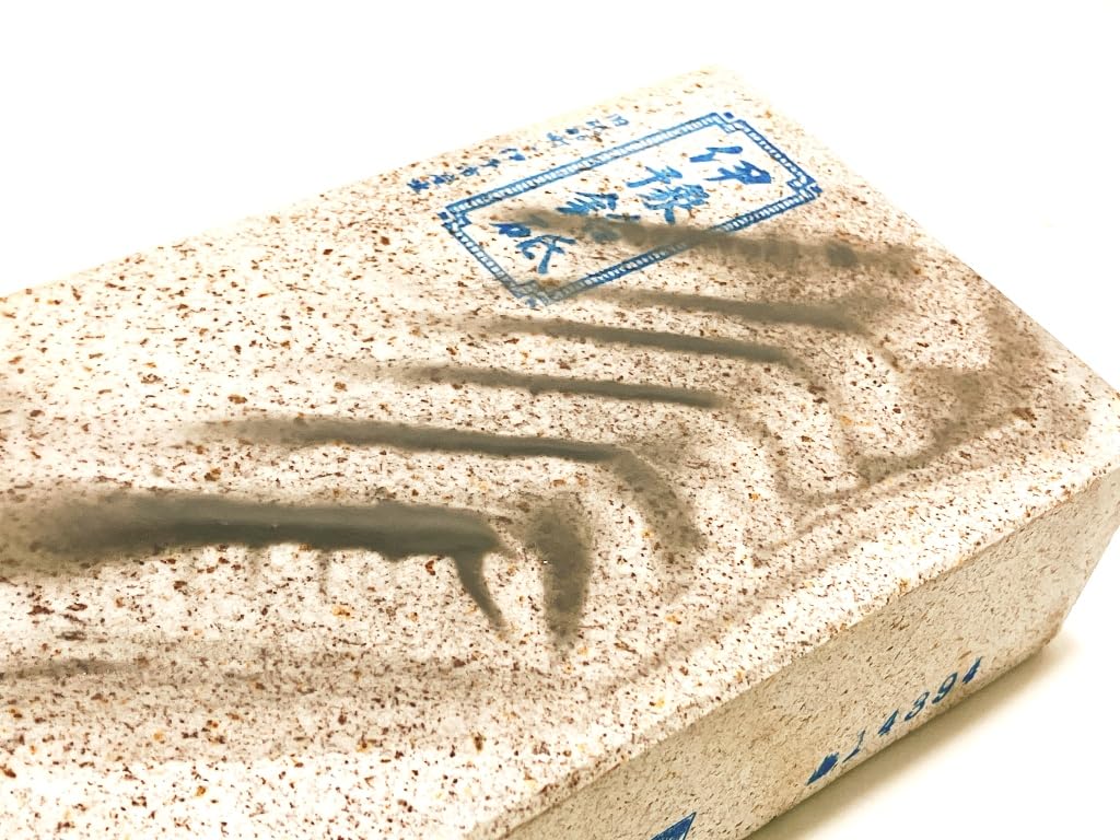 Natural Iyo name Classic Akaboshi whetstone, stone, Karakawamurayama, #94 / 1,072g