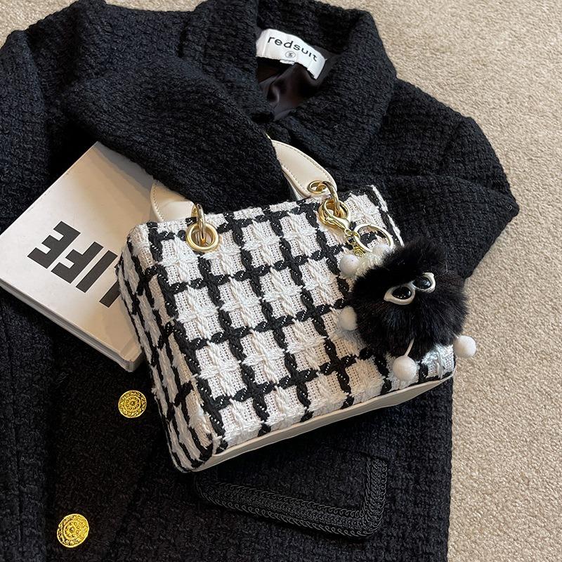 Niche design woolen bag  new bags women's bags autumn and winter messenger bags portable Princess Diana bags
