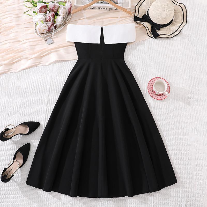 Modische Kleider für Mädchen: Elegantes Schwarz-Weiß Color-Blocking Spaghettiträgerkleid für Kinder, Frühling/Sommer