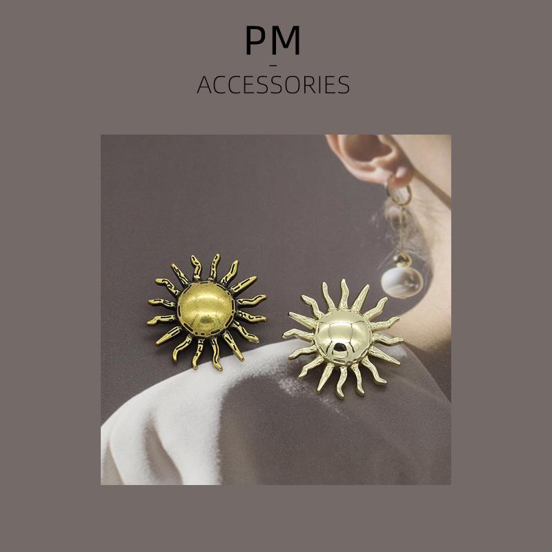 

Stylish Retro Sunflower Metal Button for Women s Sweaters and Coats