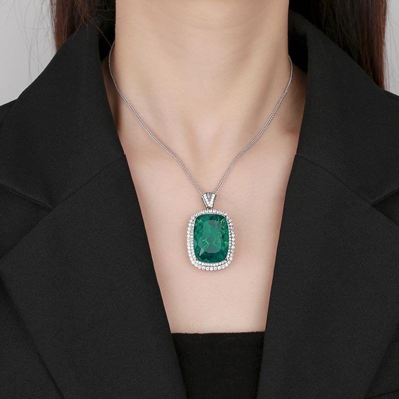Jewelry Copper Bottom Gold-Plated Imitation Emerald Pendant Necklace Stone 20 * 28