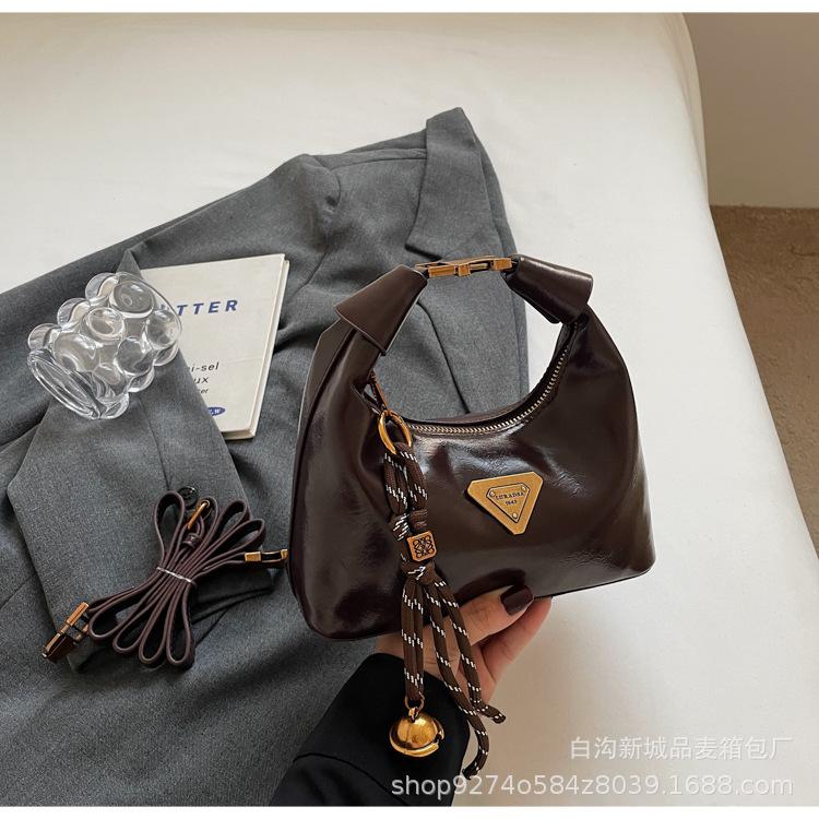 

Retro style handbag 2025 winter new bag women s bag high-end versatile niche design shoulder messenger bag темно-коричневого