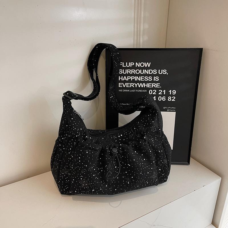 Stylish and simple messenger bag 2025 new casual versatile pleated shoulder bag large capacity solid color shoulder bag