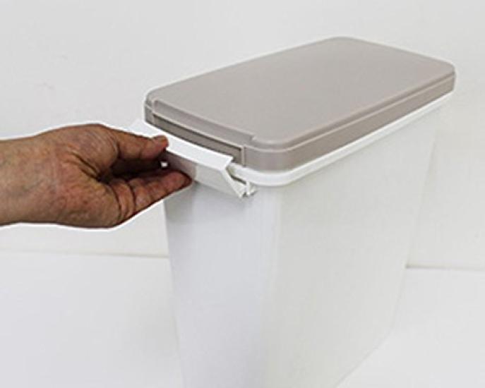 Shinki Syntetický Odpadkový koš Tombow Střední Kbelík 14 Šířka 17 x Hloubka 34 x Výška 38 Obsahuje Vyrobeno v Japonsku Plechovka, Deodorizační, Antibakteriální, Balení, Zámek,