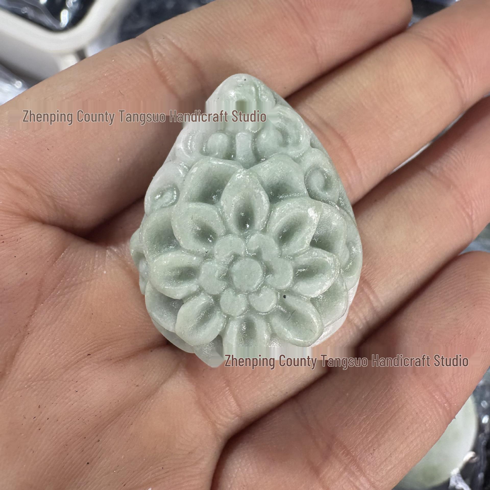 Кулон из изумрудного нефрита Гуйчжоу - Дизайны: Цветок, Бабочка, Двойная рыба